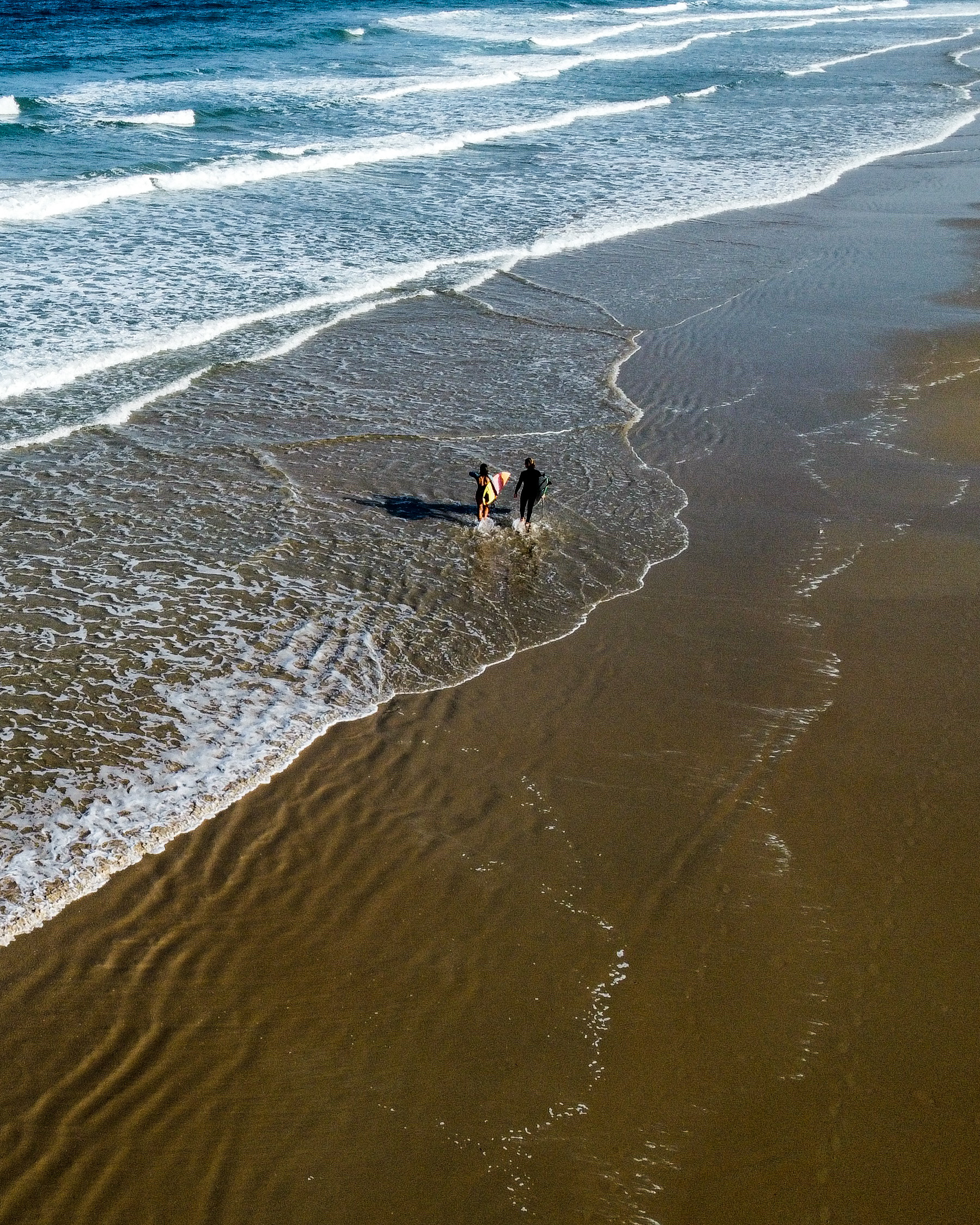 Vista aérea de la playa del Surf Camp