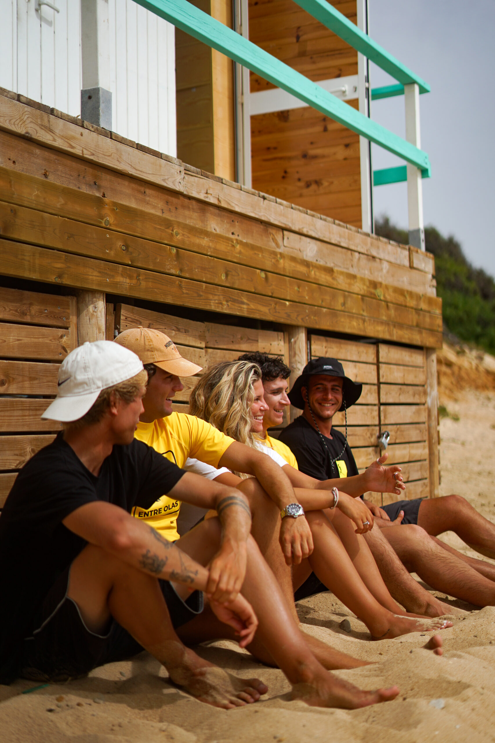 Clase de yoga en la playa