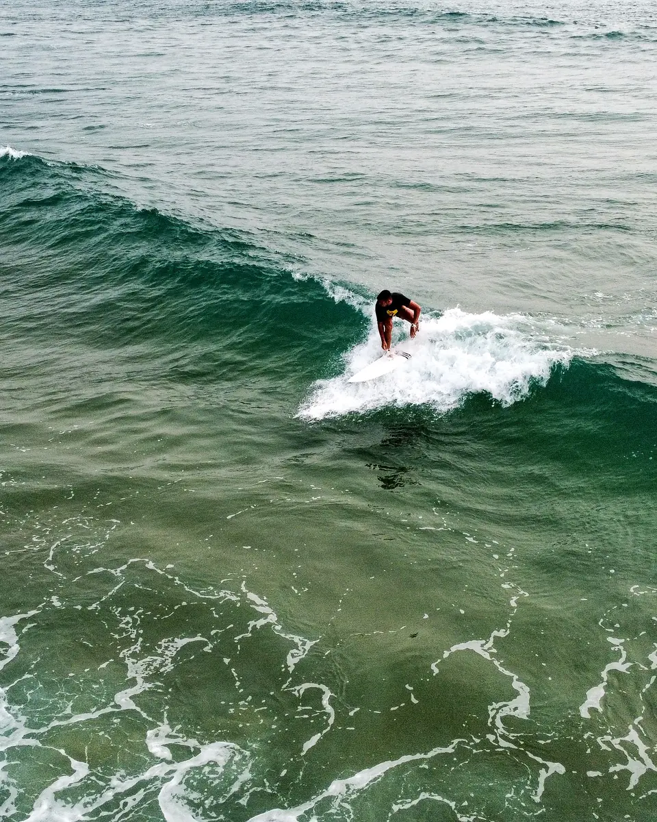 Clases de surf en la playa de Roche, Cádiz