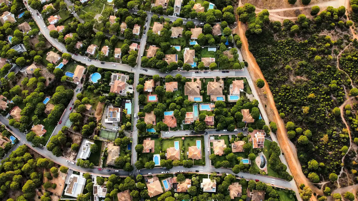 Vista aérea de la urbanización junto al pinar