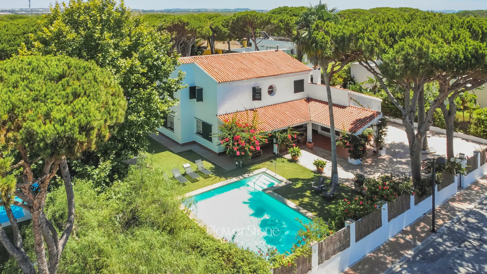La Surf House desde el aire